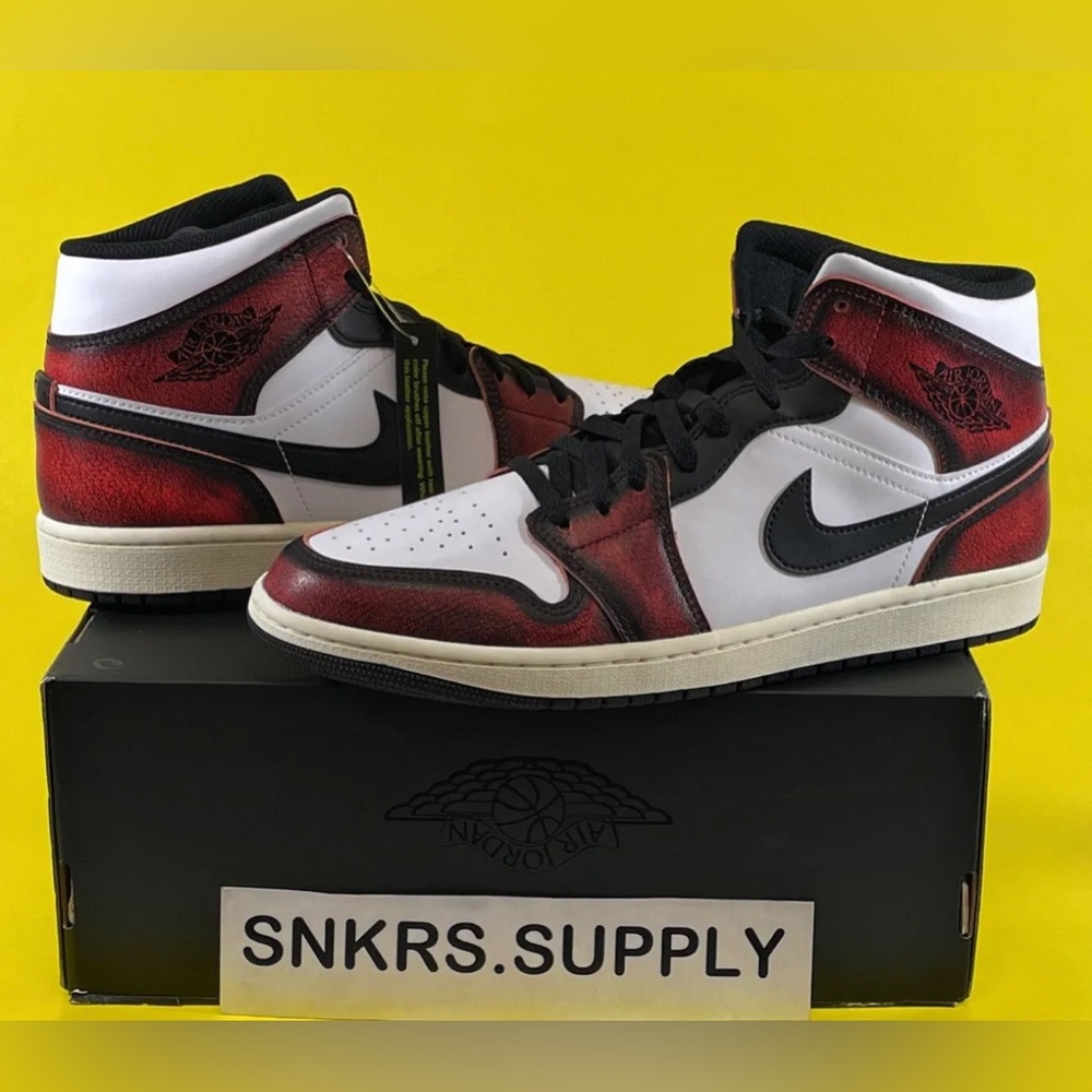 Air Jordan 1 Mid SE 'Wear-Away Chicago' Men’s Size 9